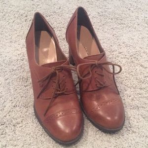 Etienne Aigner heeled saddle shoes